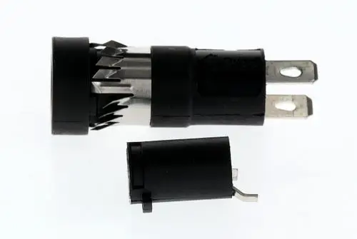 BOSCH Sicherungshalter, bestehend aus einem größeren Gehäuse mit zwei Metallstiften und einem kleineren, abnehmbaren Teil, beide aus schwarzem Kunststoff.